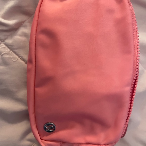 Lulu Lemon 1L Belt Bag Used 2-3 Times - Picture 4 of 5